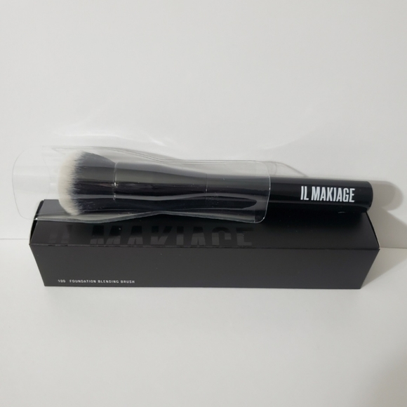 IL MAKIAGE Makeup Nib Il Makiage Foundation Blending Brush 0 Poshmark